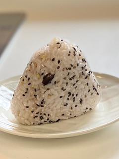 簡単!おかかとごま塩のおにぎり-レシピのメイン写真