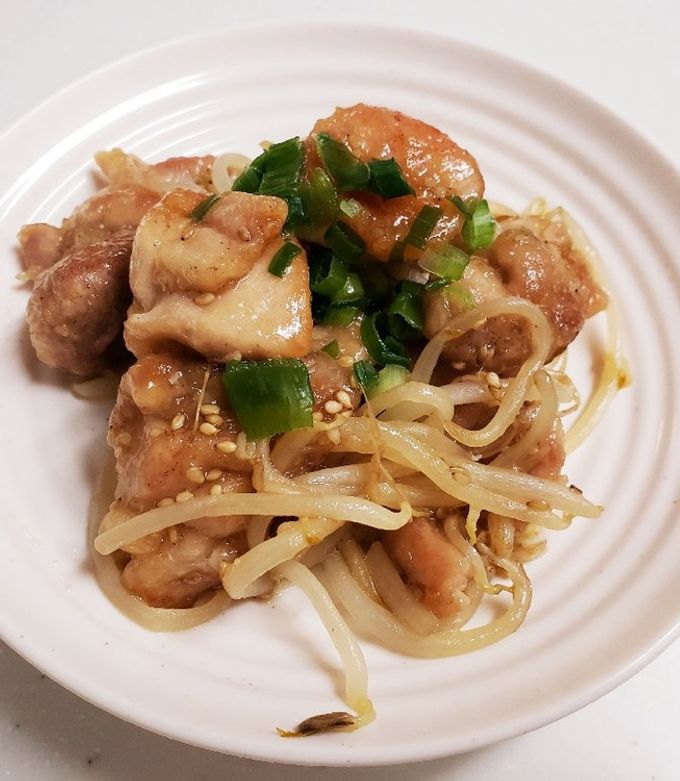 鶏肉ともやしの甘辛ごま炒め by 七慰（なない） 【クックパッド】 簡単
