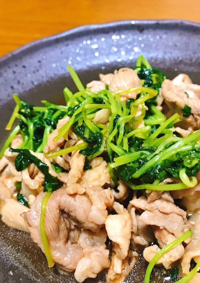 簡単！豚肉と豆苗のオイスターソース炒め-レシピのメイン写真
