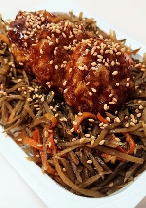 パックご飯で作る「きんぴら鶏つくねご飯」-レシピのメイン写真