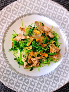 豚こまと豆苗の塩にんにく炒め-レシピのメイン写真