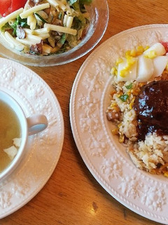 昼ごはん!ハンバーグピラフ-レシピのメイン写真