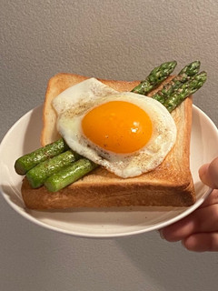 アスパラ目玉焼きトースト-レシピのメイン写真