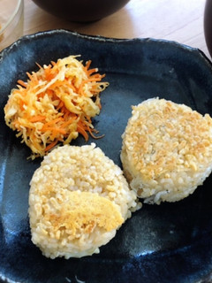 ごま油香る♪フライパン焼きおにぎり-レシピのメイン写真