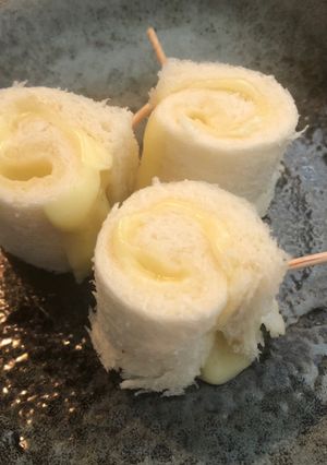 とろ〜り絶品✨チーズイン巻きトースト✨-レシピのメイン写真