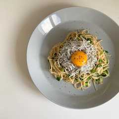 รูปของ しらすとネギのバター醤油パスタ