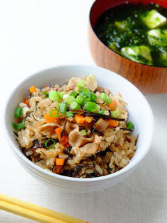 〈くらし薬膳〉ジューシー沖縄風炊込みご飯-レシピのメイン写真