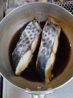 サワラの煮付け。鍋からでごめんね。-レシピのメイン写真