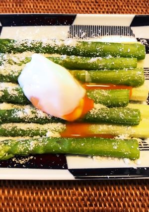 アスパラと温玉のシンプルサラダ-レシピのメイン写真