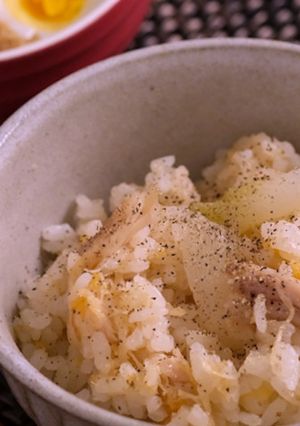 炊飯器にポンっで簡単！玉ねぎご飯-レシピのメイン写真