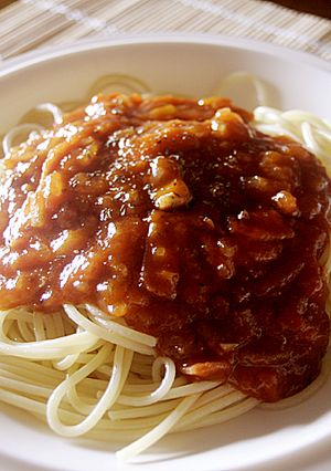 ミートソース缶で！コクのあるミートスパ-レシピのメイン写真