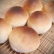 薄力粉で作る、シンプルな丸パン。