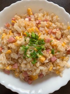 切って炒めるだけ!シャウエッセンの炒飯-レシピのメイン写真