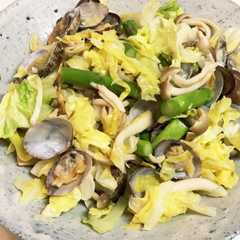 รูปของ アサリ、キャベツ、しめじ、アスパラ炒め