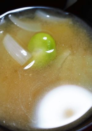 新玉葱と空豆の味噌汁-レシピのメイン写真