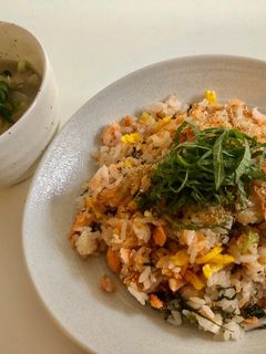 ごま油で香り付け。鮭たっぷり混ぜご飯♪-レシピのメイン写真