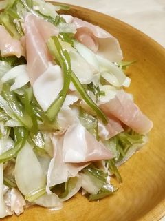 茎わかめサラダと生ハム玉ねぎのマリネ風-レシピのメイン写真
