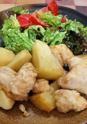 鶏胸肉と新じゃがのオイスター炒め&サラダ-レシピのメイン写真