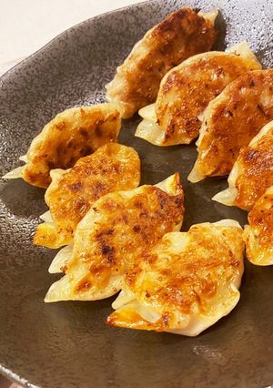 綺麗に焼き揚げるジューシー餃子♡基本-レシピのメイン写真