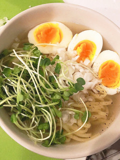 あまった鶏肉のゆで汁で☆めちゃ旨ラーメン-レシピのメイン写真