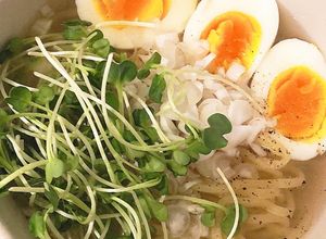 あまった鶏肉のゆで汁で☆めちゃ旨ラーメン-レシピのメイン写真