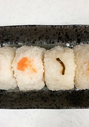 白いオニギリの頭に具をのせわかりやすく★-レシピのメイン写真