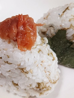 ちりめん昆布おにぎり&塩漬け大葉-レシピのメイン写真
