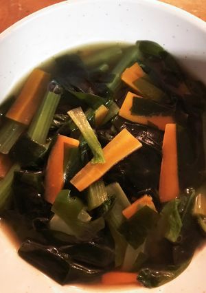 麺つゆで簡単♪小松菜とワカメのお浸し-レシピのメイン写真