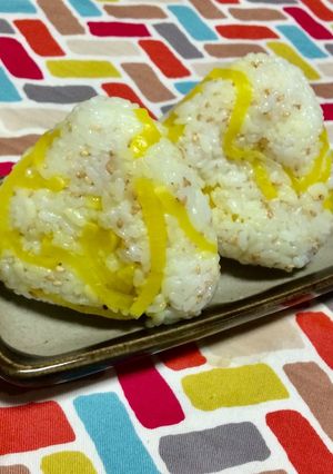 超簡単☆お弁当の友白ごまたくわんおにぎり-レシピのメイン写真