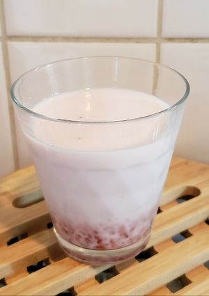 ジャム消費に☆簡単すぎる いちご牛乳-レシピのメイン写真