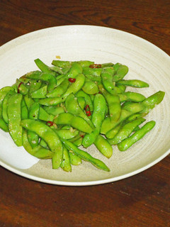 箸で食べる枝豆-レシピのメイン写真