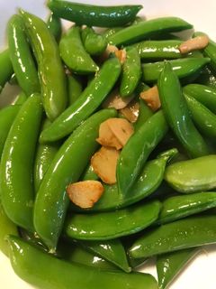 農家の食卓〜スナップエンドウにんにく炒め-レシピのメイン写真