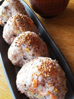 おむすび 鮭の西京焼き 天かす めんつゆ-レシピのメイン写真