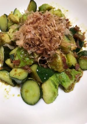 アボカドときゅうりのウメ醤油炒め-レシピのメイン写真