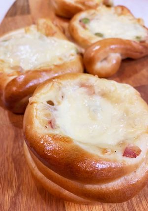 手ごねカップ型グラタンパン-レシピのメイン写真