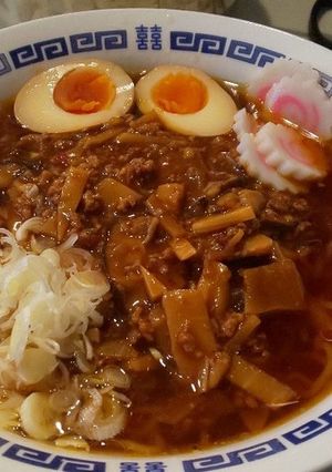醤油ラーメンにのせて食べるジャージャー麺-レシピのメイン写真
