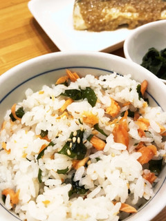 おにぎりも美味★鮭わかめごはん-レシピのメイン写真