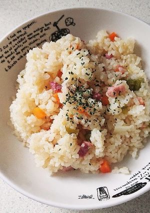 簡単ランチ！ベーコンの炊飯器ピラフ-レシピのメイン写真