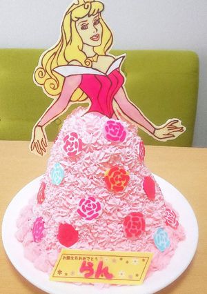 オーロラ姫 キャラチョコ ドレスケーキ-レシピのメイン写真