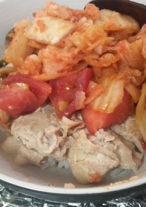 豚肉のガッツり!キムオロシトマ丼♪-レシピのメイン写真