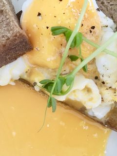 小3半熟卵アンチョビトースト(╹ω╹ )-レシピのメイン写真