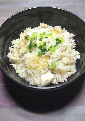 【再現】鶏もも肉とだしパックの炊込み飯-レシピのメイン写真