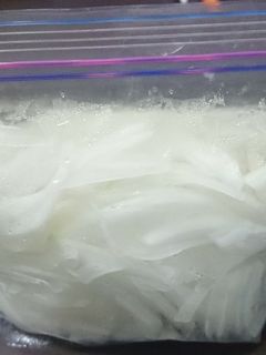 新玉ねぎスライスは保存袋にストック-レシピのメイン写真