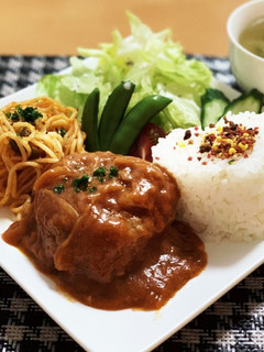 ちょっと豪華に☆煮込みハンバーグ-レシピのメイン写真