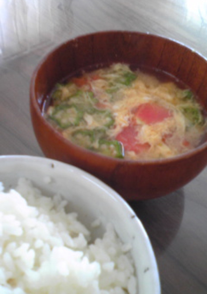 夏の定番☆トマトとオクラの味噌汁-レシピのメイン写真