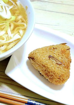 お雑煮のお出汁で甘めのかしわ飯-レシピのメイン写真