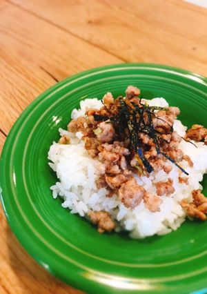 餃子のたねリメイク☆そぼろ丼-レシピのメイン写真