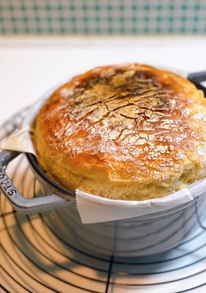 staub鍋で簡単高加水パン-レシピのメイン写真