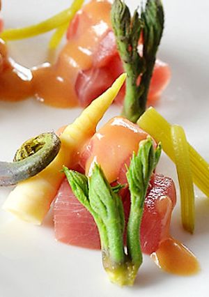 まぐろと山菜（野菜）のからし酢味噌がけ♪-レシピのメイン写真