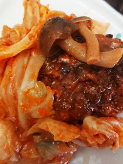 キャベツとしめじの煮込みハンバーグ-レシピのメイン写真